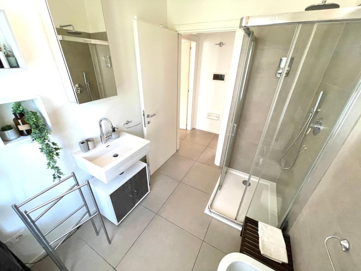 Carly'S Rooms Torbole Sul Garda Екстериор снимка