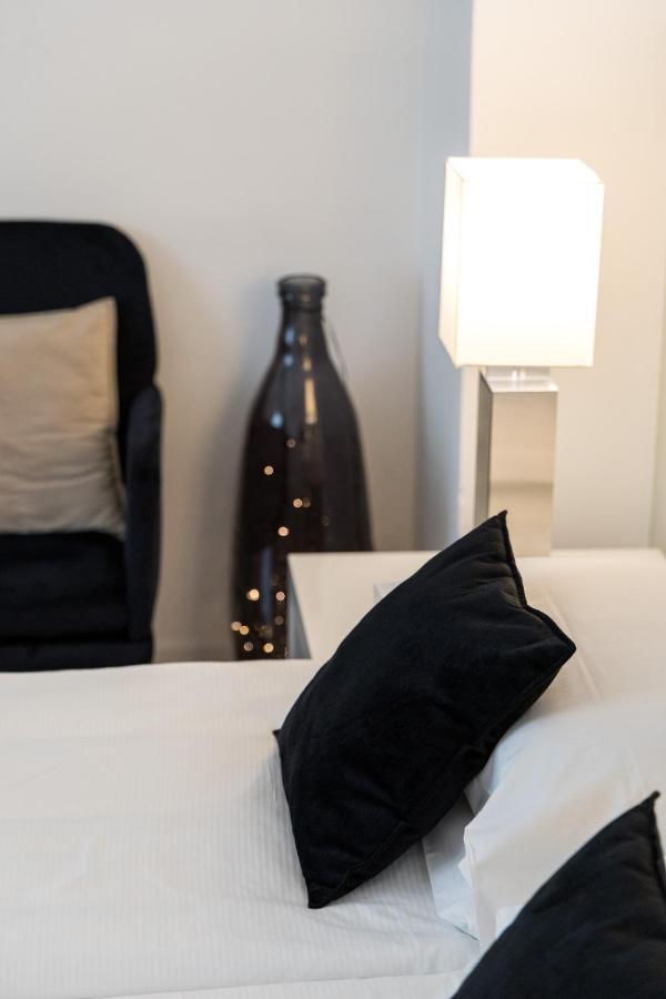 Carly'S Rooms Torbole Sul Garda Екстериор снимка
